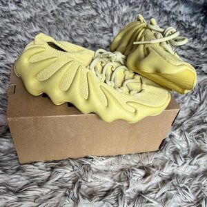 BRAND NEW Yeezy 450 Sulfur US Women’s 8